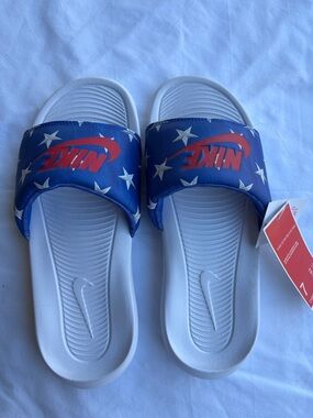 NWT Nike White Slides with Blue Tye Dyed Star Strap and Red Logo Women’s Sz 7